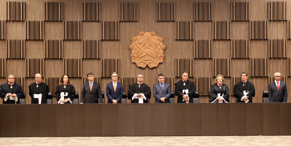 O presidente Mauri Torres compôs a mesa de honra (Foto: Thiago Rios Gomes)